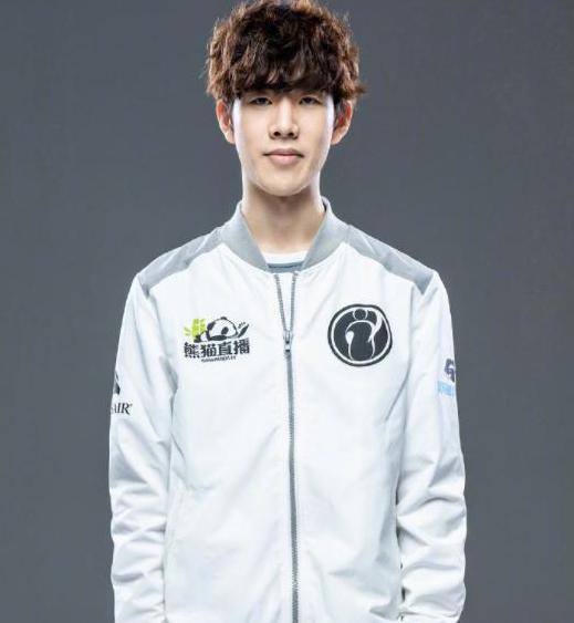 shanji锐评今日队伍发挥：我们五个人包括教练都是满分！