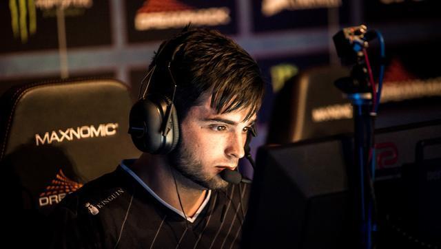 Rex Regum Qeon 向 Estrella 告别